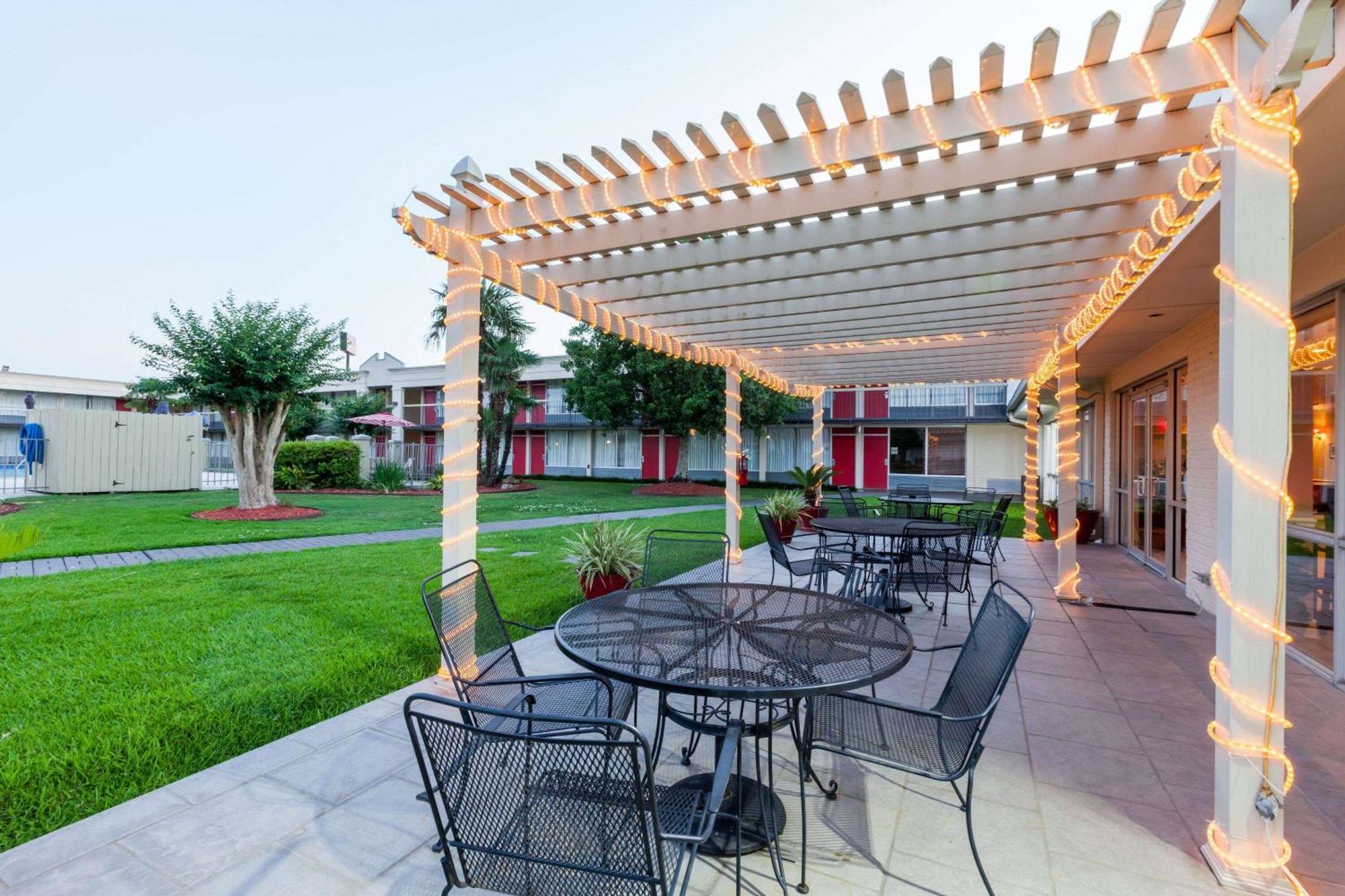 Ramada By Wyndham New Iberia Hotel Ngoại thất bức ảnh